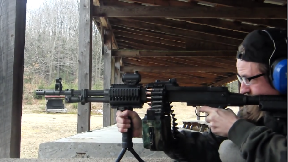 DSA RPD轻机枪,采用不可散式弹链供弹 靶场射击实测_新浪新闻