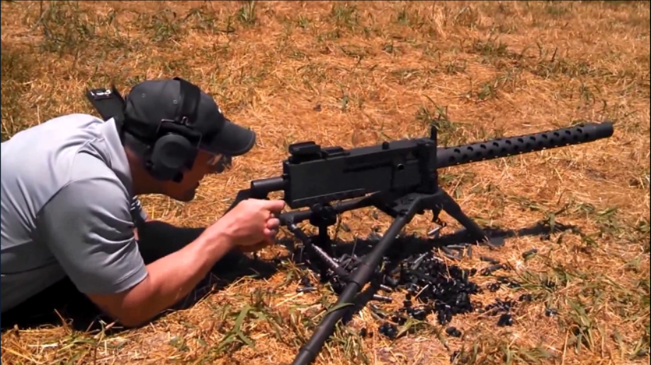 气冷式勃朗宁m1919a4式重机枪,采用可散式弹链供弹射击测试
