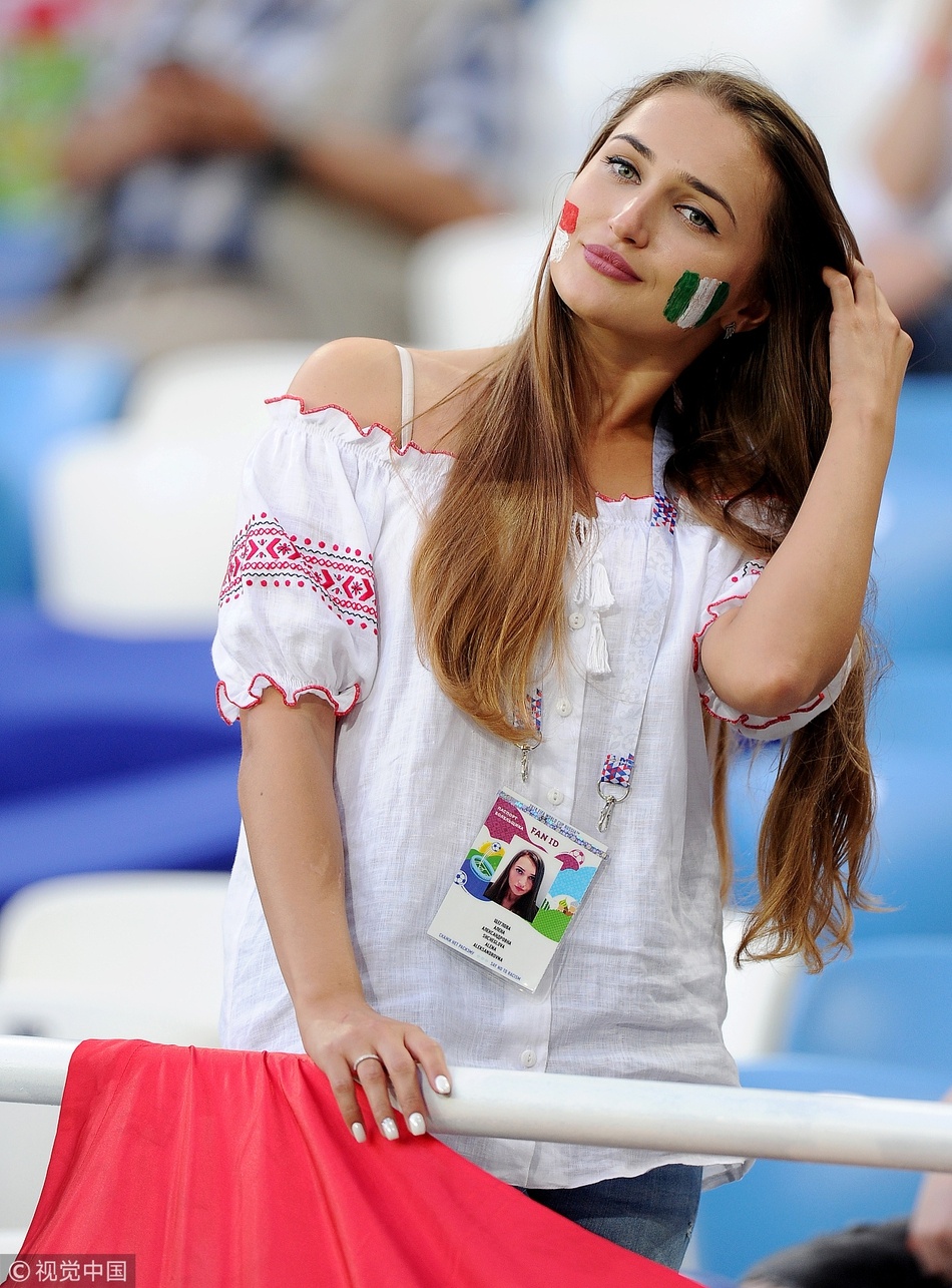 第三天,来一组美女球迷图集!