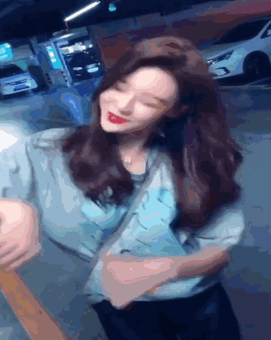 火爆抖音的夏日抖肩舞来啦!感受一下snh48小姐姐的魔性舞蹈