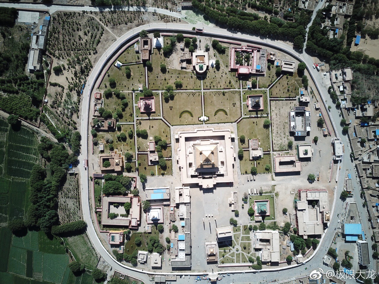 西向东,流经藏民族祖先的诞生地|雅鲁藏布江|诞生地|桑耶寺_新浪新闻