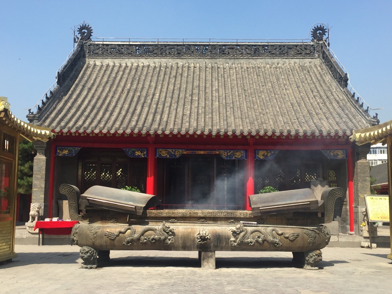 今天上午,佛学网一行人拜访沈阳市现存最大的寺院——慈恩寺