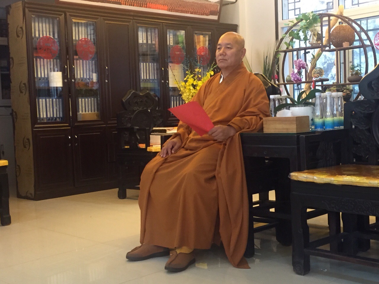 拜访海内外瞩目的宝刹——北普陀寺,并受到了住持道极法师的热情接待