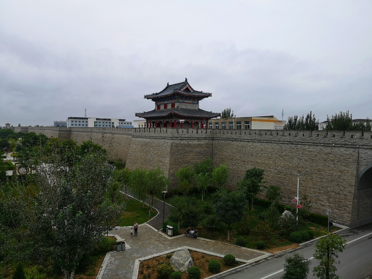 古长城遗址,盐池县古城墙始建于公元 1443 年(明朝正统八年)