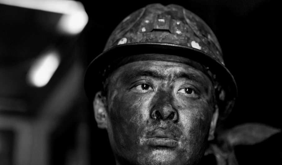 带你零距离接触矿井矿工, 每天活在灰尘堆里, 挖一次矿感觉像重生