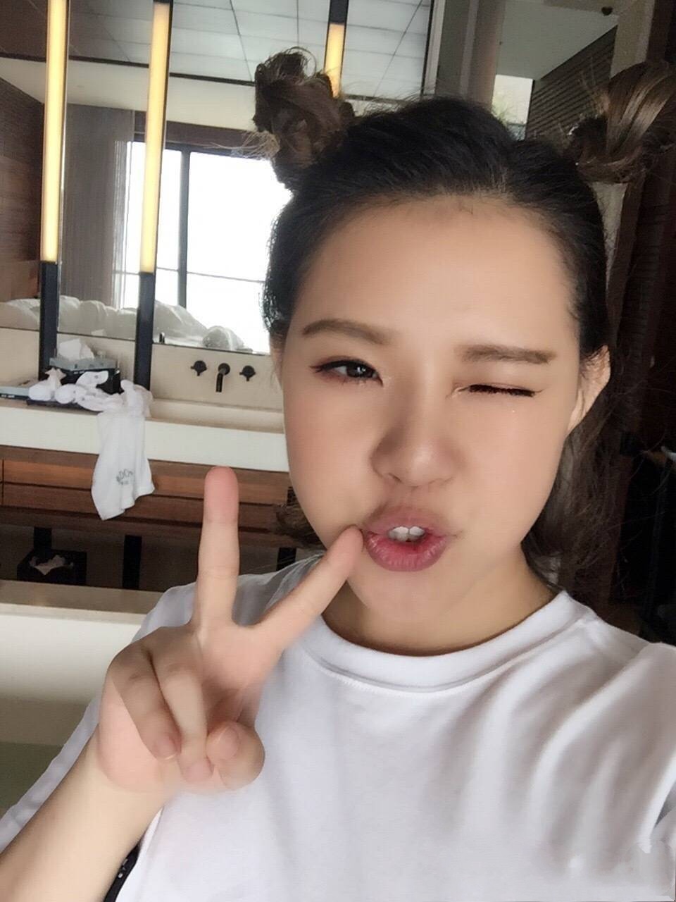 谢依霖悄咪咪的结婚了网友看似神经大条其实是聪明女孩