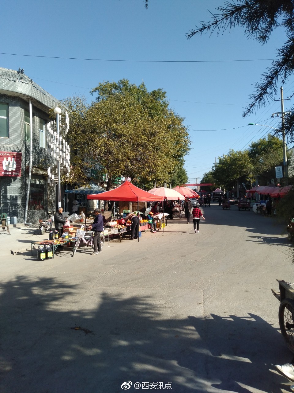 旬邑县土桥镇街道管理混乱 商户门前的马路需给商户交费