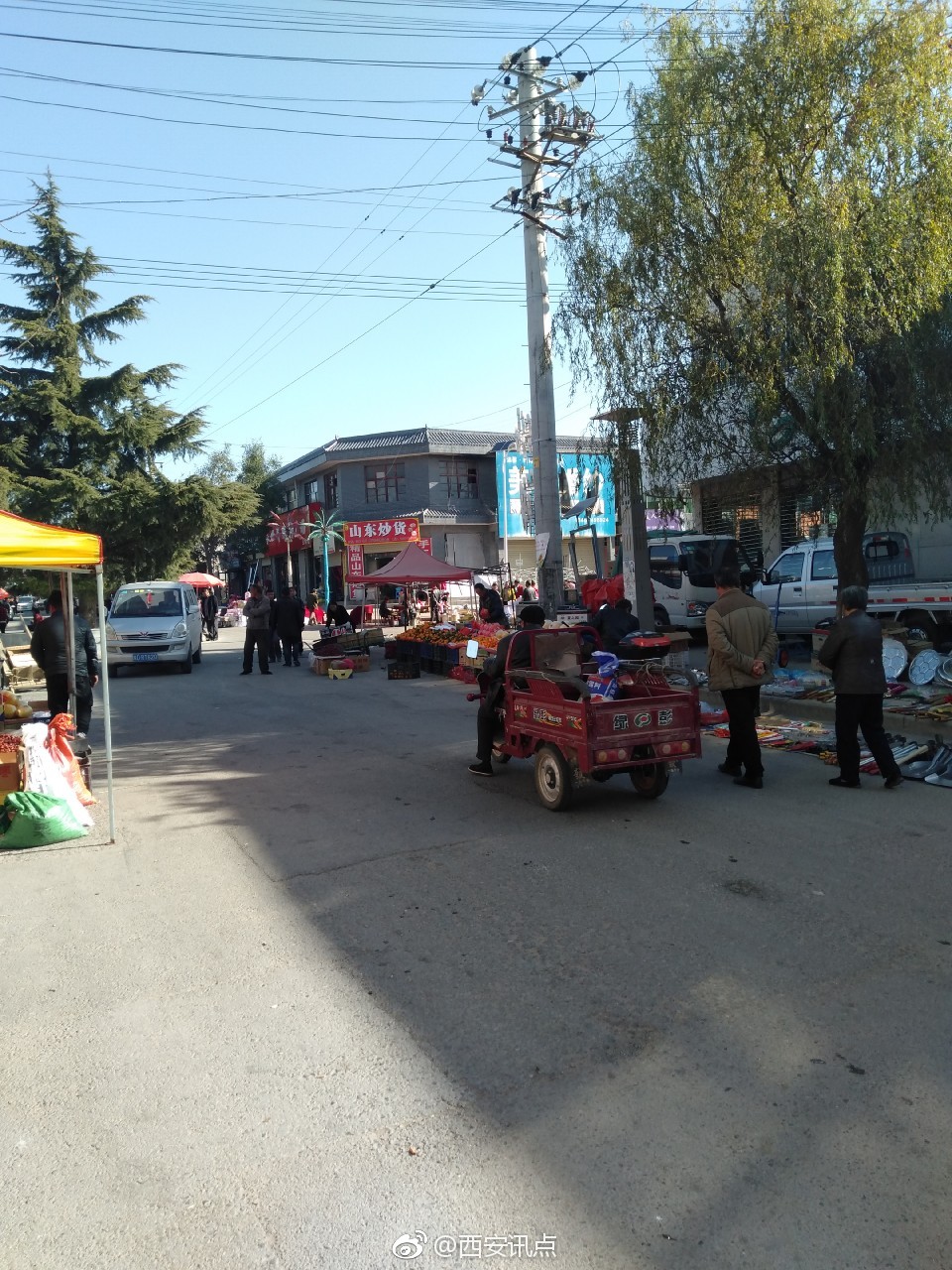 旬邑县土桥镇街道管理混乱 商户门前的马路需给商户交费