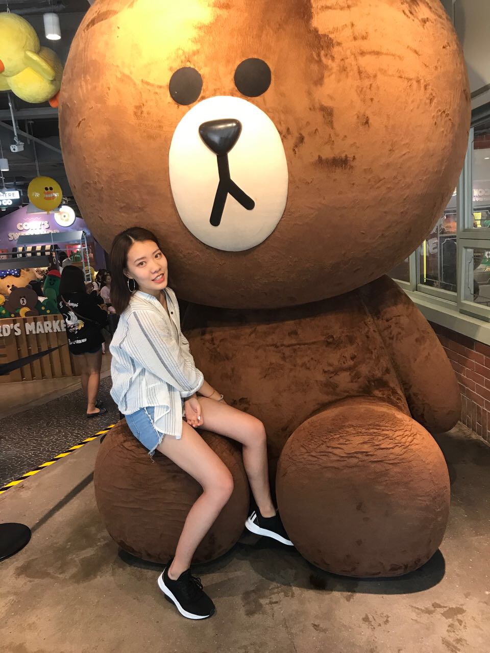 王雨晴 沈阳师范大学17级播音与主持艺术 99年 170cm49kg