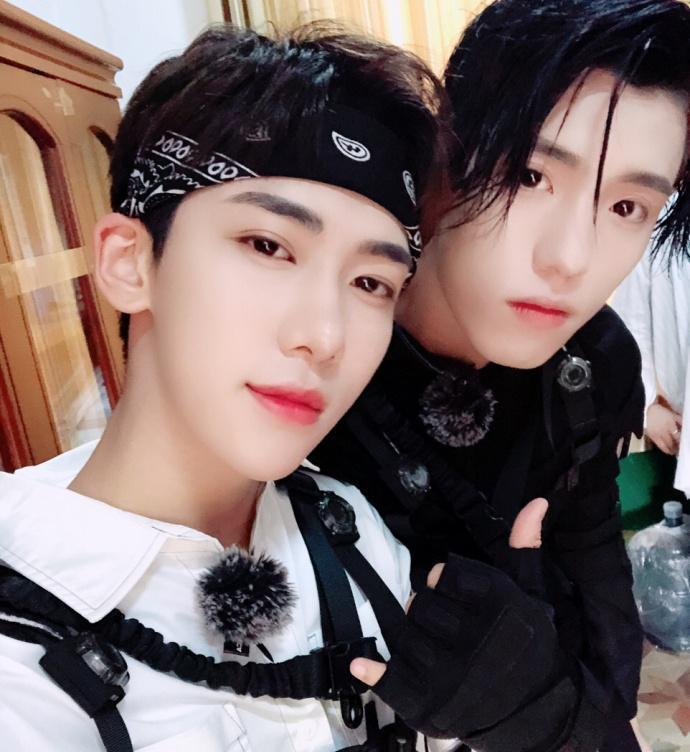 丁泽仁深夜更博和王子异合照庆祝收工称想吃河南烩面