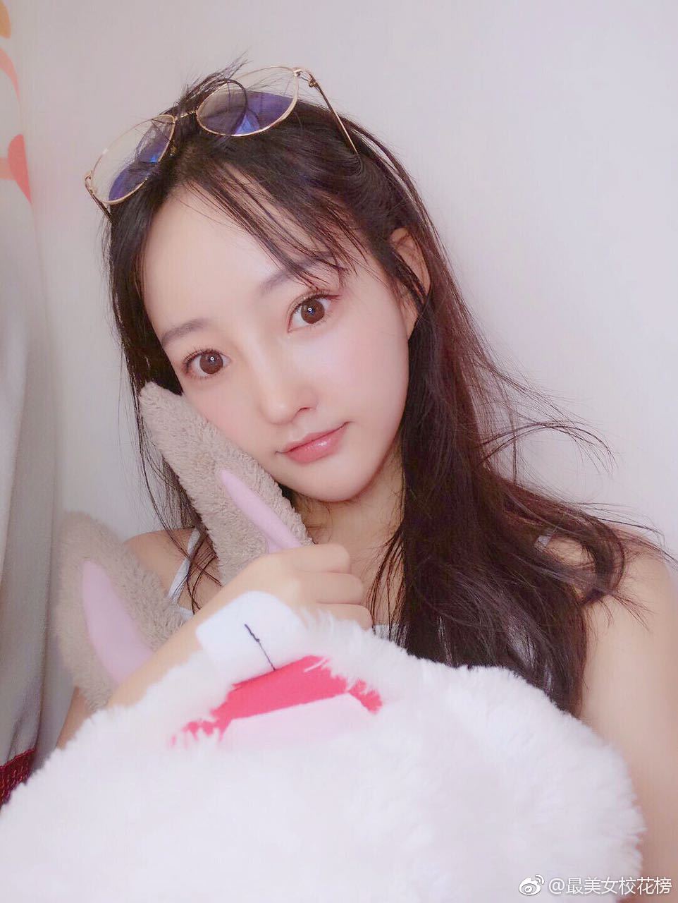 张雪儿  19岁 兴趣是打王者和旅行  喜欢和美女交朋友