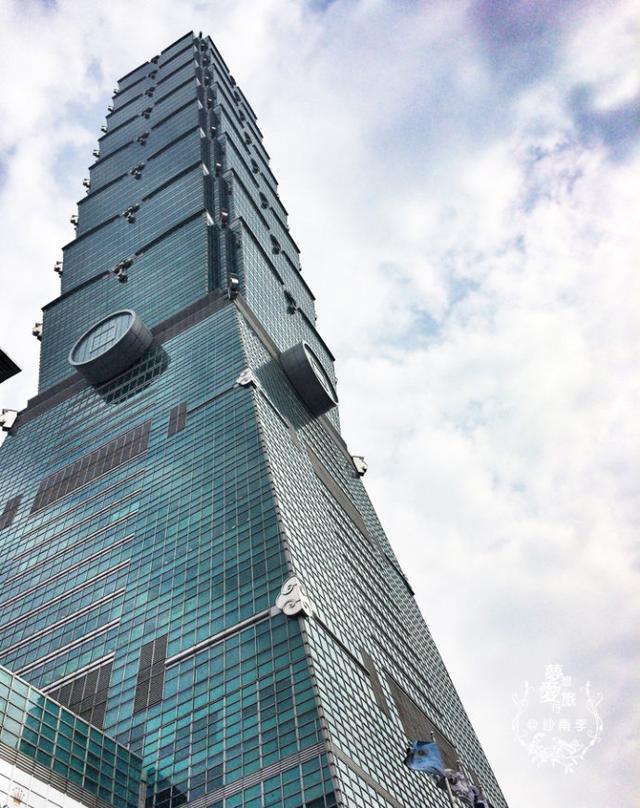 不过,来到这里,从地面仰视,才发现,其实101大楼,站在你脚下,我一直