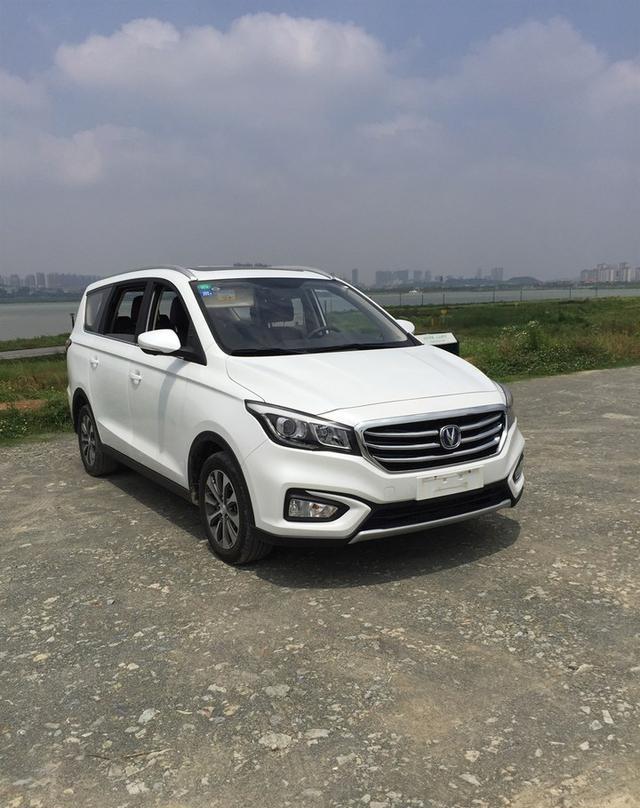 首台长安凌轩提车记从此满足六口之家需求