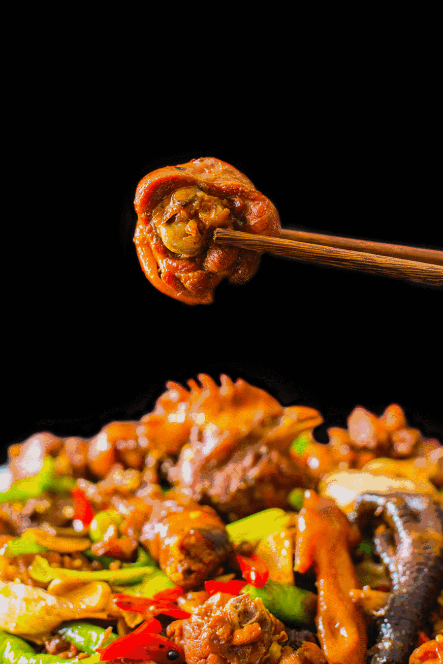 化香;鸡爪是检验鸡材的首要标准,鸡镫子突出,爪纹灰黑干瘦,皮韧筋弹