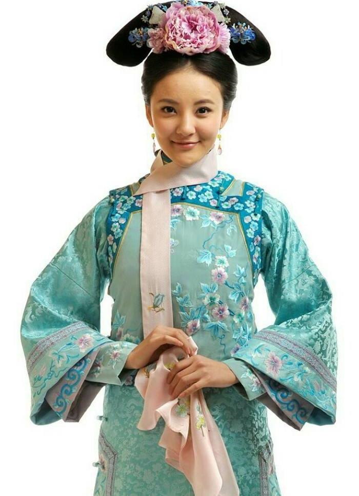 因《步步惊心》走红,三年打胎三次丈夫仍出轨,今与女儿相依为命