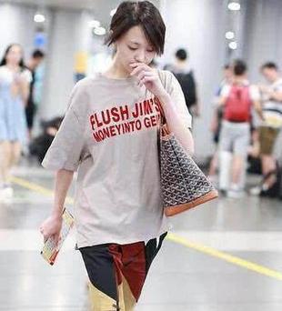 郑爽现身街头打麻将,高清照曝光嘴角疤痕已长成这样