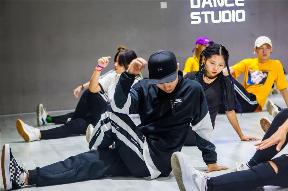 dt dance | 广州竟有一家网红舞蹈店,少女心爆棚,甩肉满分