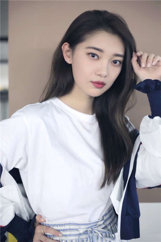 海铃,于济玮,田依桐主演的超级剧集《天意》正在热播,剧中田依桐饰演