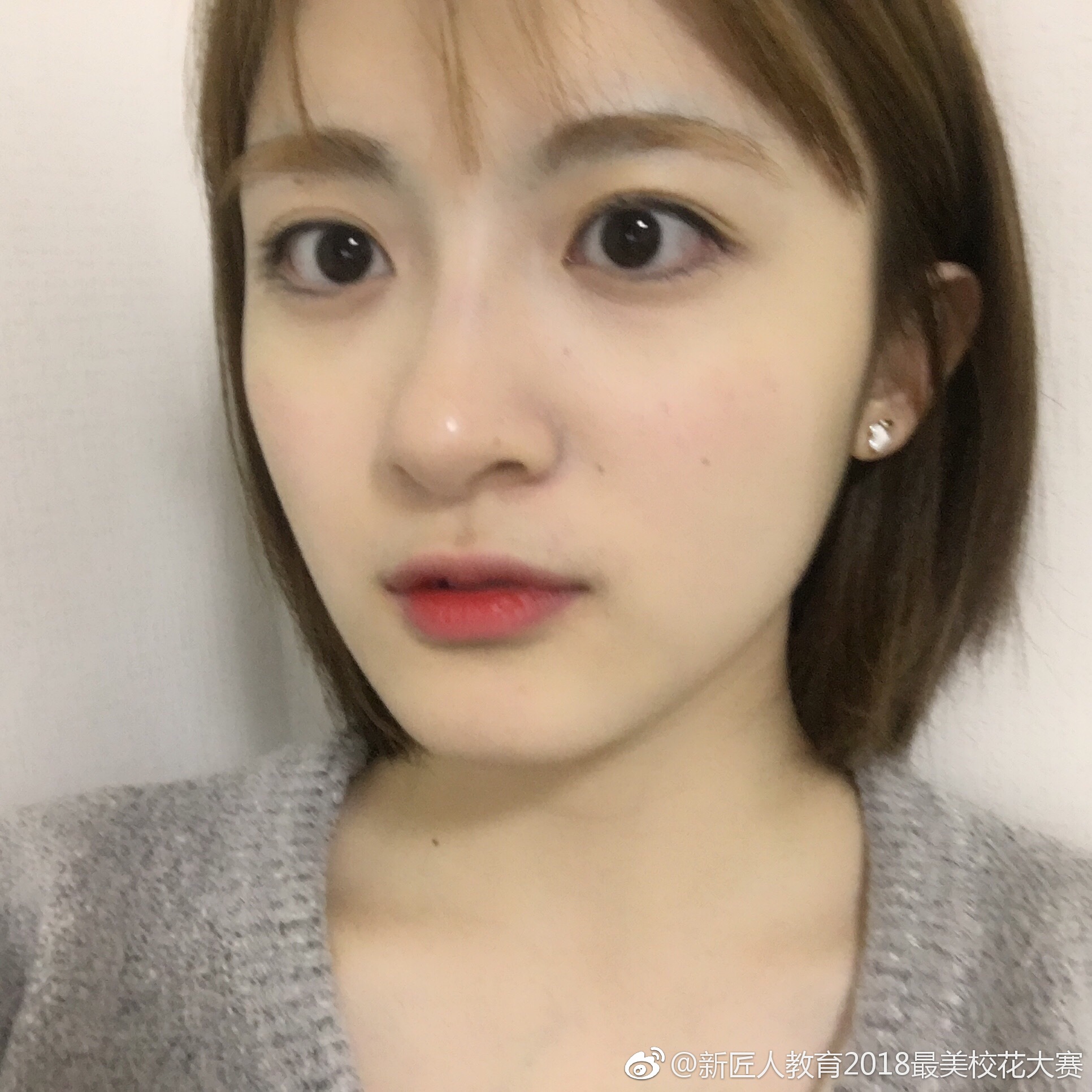 来自于韩国的留学生微博:@海豚科姓名:王雅佳      年龄:22学校:韩国