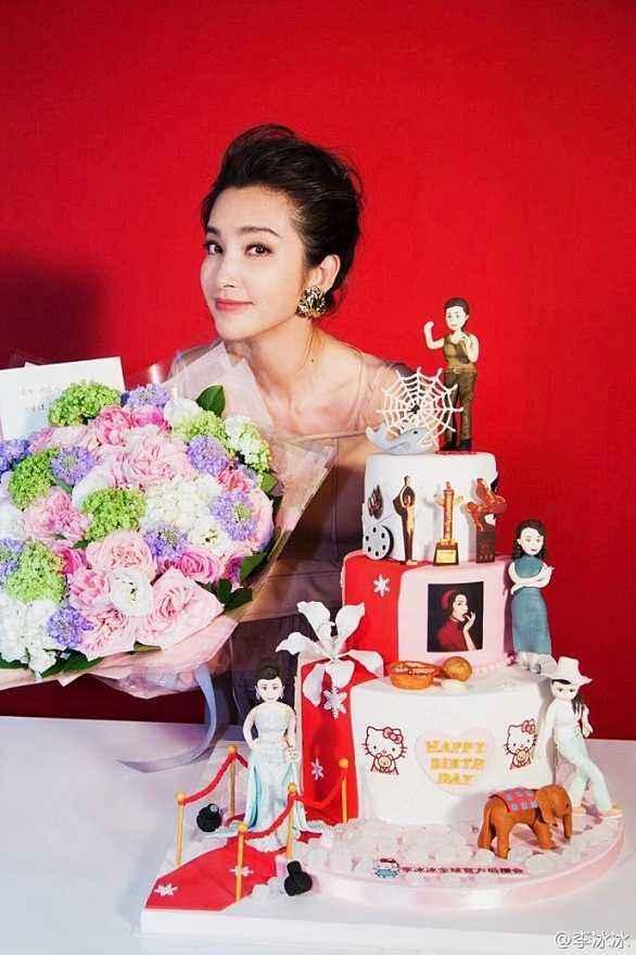 明星生日蛋糕大盘点,赵丽颖的温馨可爱,陆毅的蛋糕还真油腻!