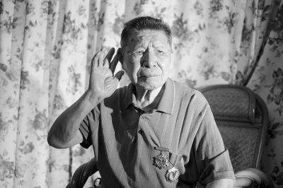 1937年鬼子进村扫荡村里逃出个放牛娃战场上多了个天才投弹手