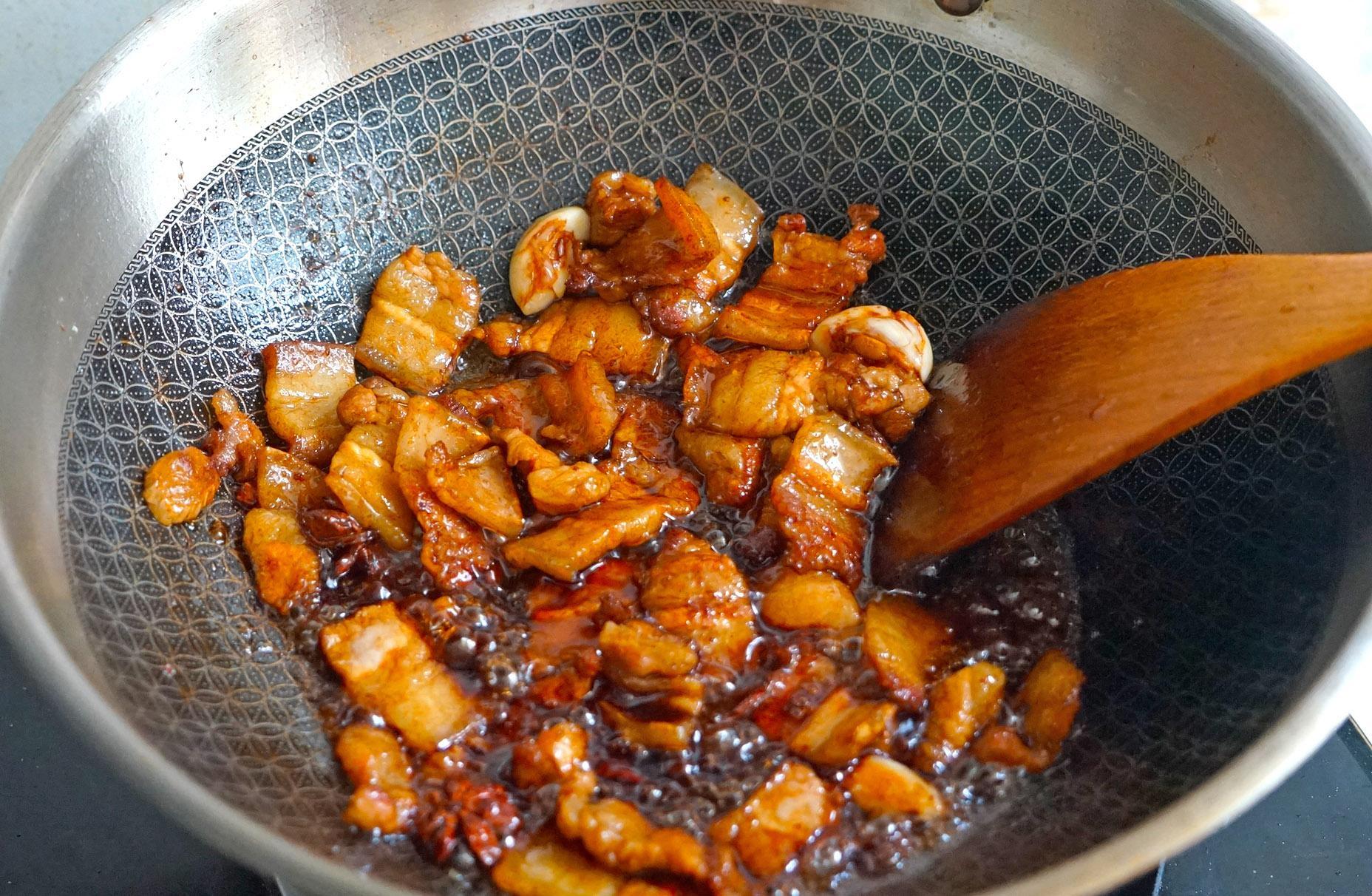 大厨炖茄子美味的关键,原来在这里,从红烧五花肉这一步就知道了