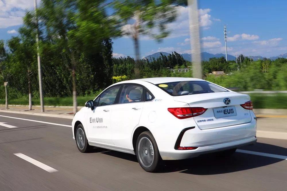 论"长度"我只服这款车,抢先试驾北汽eu5 r500