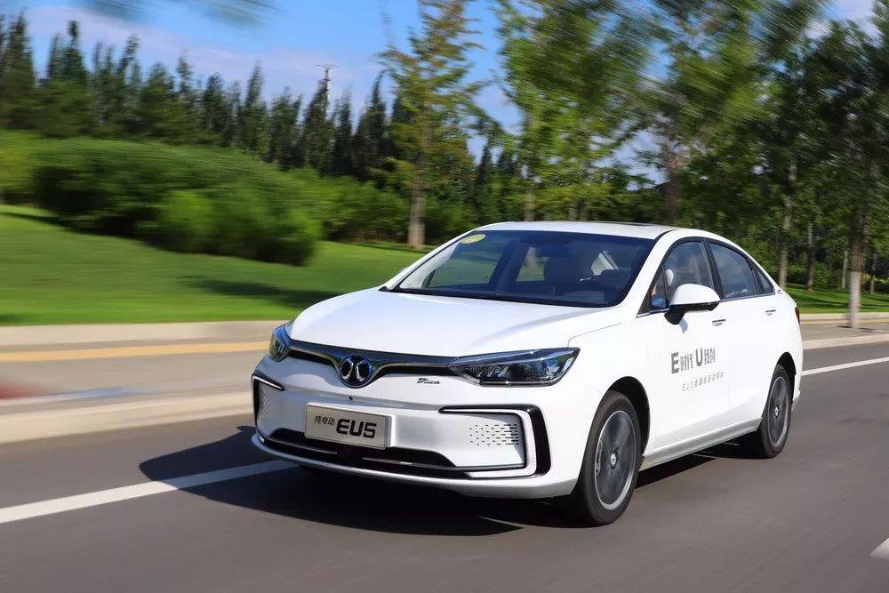 论"长度"我只服这款车,抢先试驾北汽eu5 r500