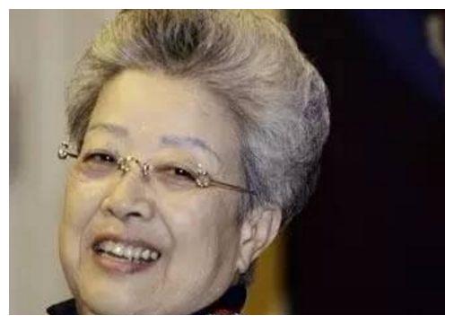 79岁吴仪退休10年生活潇洒完美兑现当年承诺