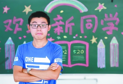 武大15岁最小新生 偶像是机器人"小冰"