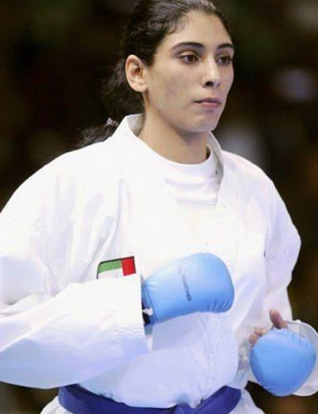 最后一个迪拜萨拉玛公主:在眼影和睫毛方面并无过多修饰,简洁细致的