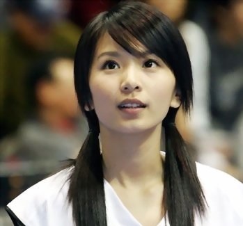 刘亦菲,唐嫣都能驾驭这个发型,hebe最清纯,只有赵丽颖尴尬