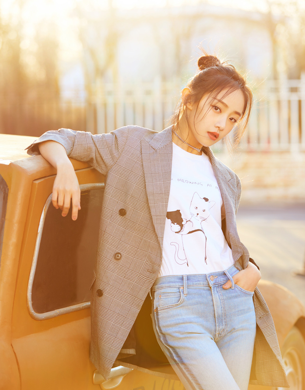 吴佳怡干练范儿写真曝光帅气西装自由洒脱