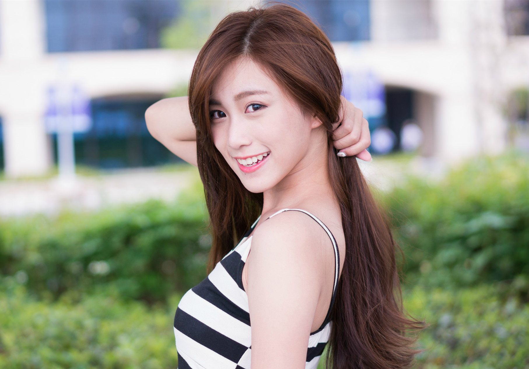 人像摄影,邻家女孩黑白条纹,笑容甜美身材诱人