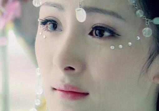 超级惊艳,夕瑶落泪的时候,水灵灵的大眼睛,长长的睫毛,一滴泪水,就像