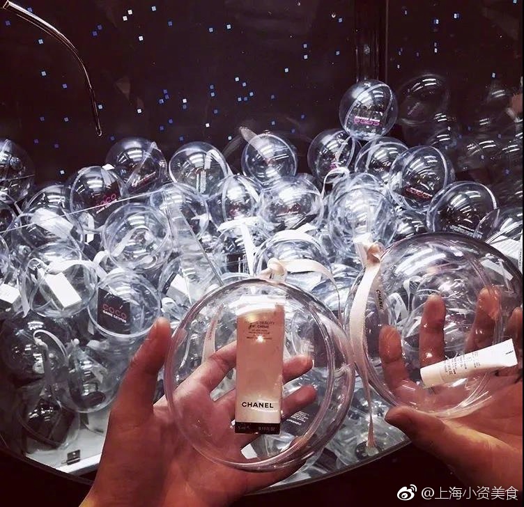 娃娃一样抓口红!风靡东京的CHANEL游戏厅要