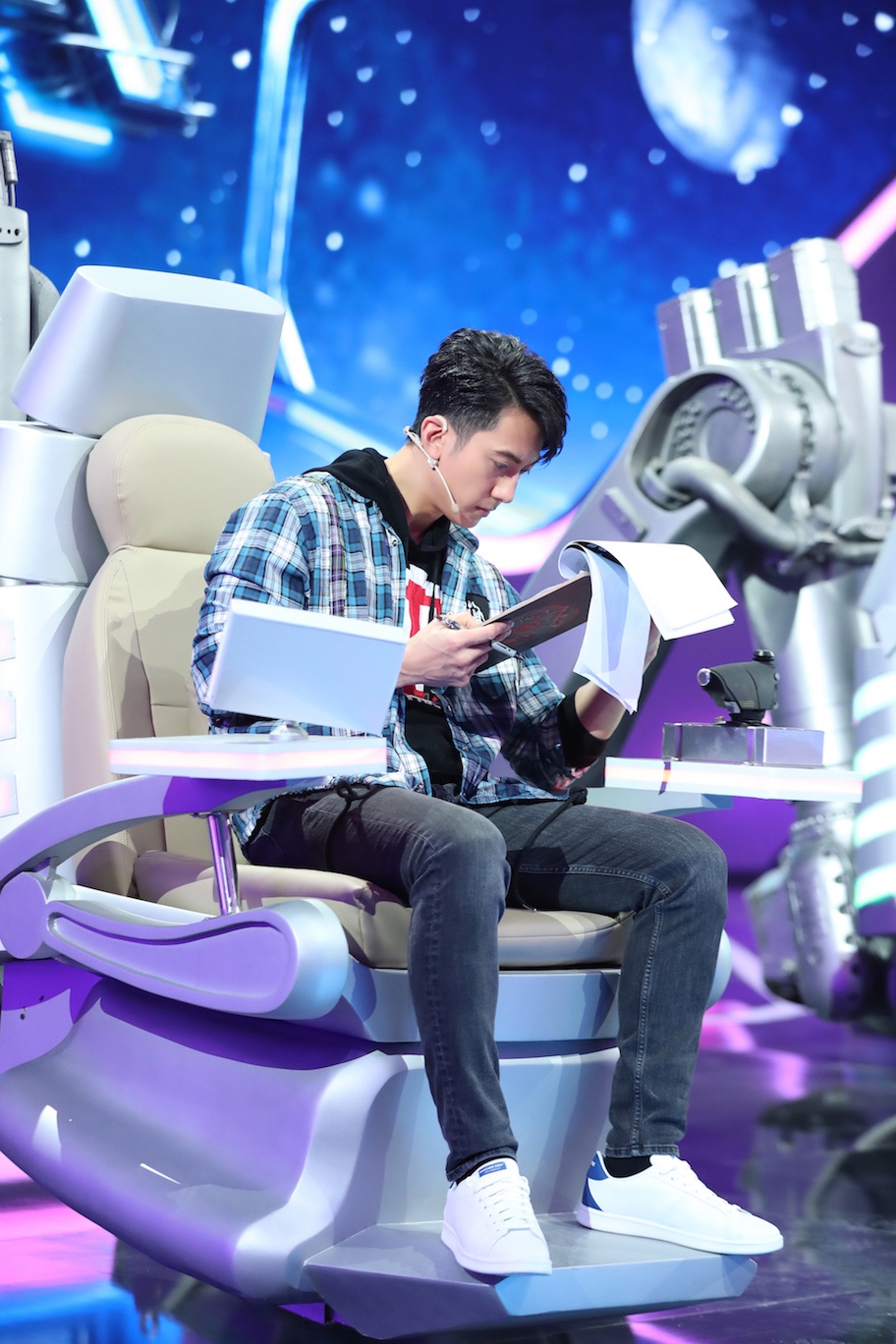 吴尊《这就是铁甲》热血再战赢首胜 智商爆表高能不断