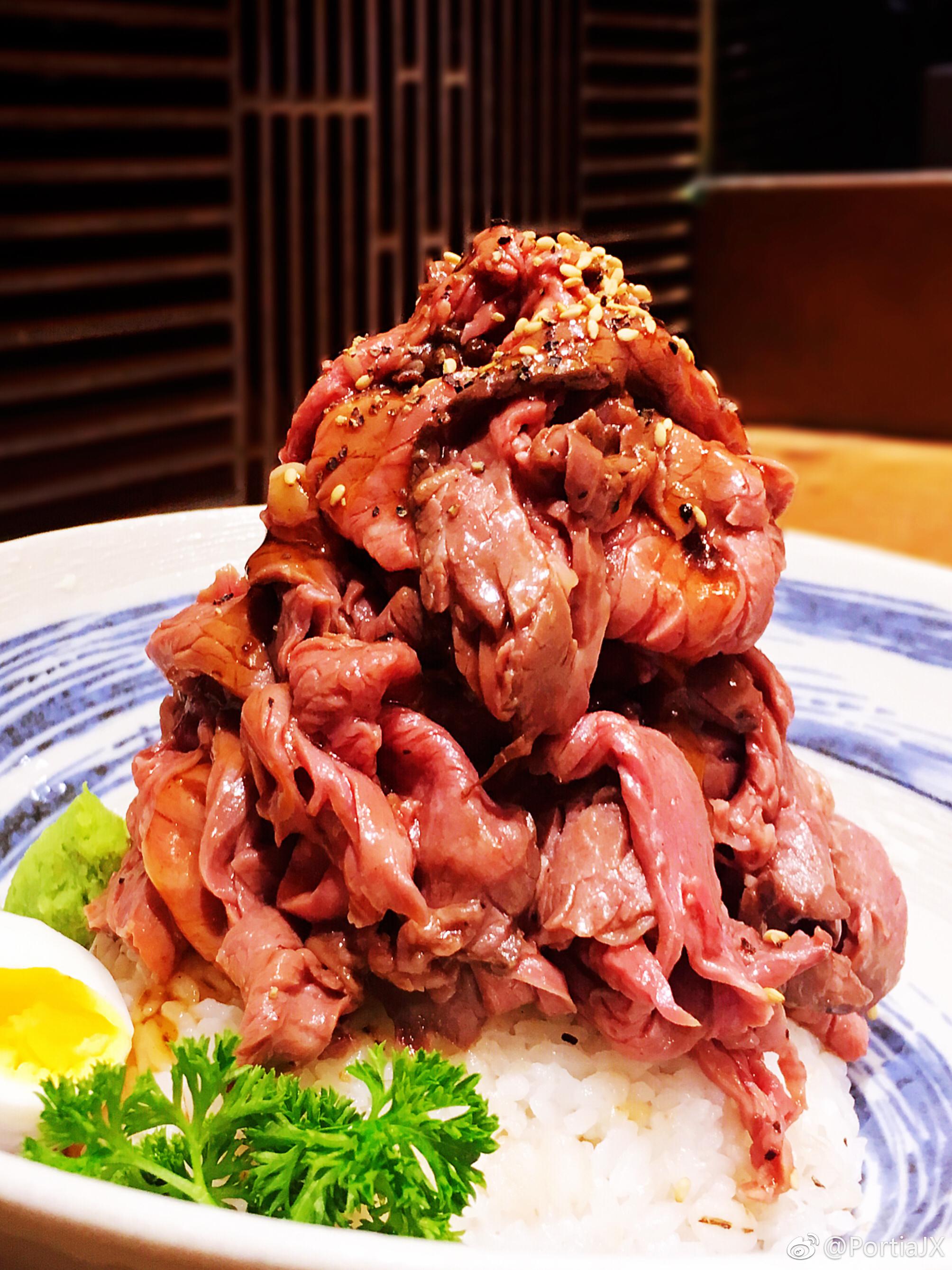 xxl号和牛肉丼,250克烤和牛肉堆成山