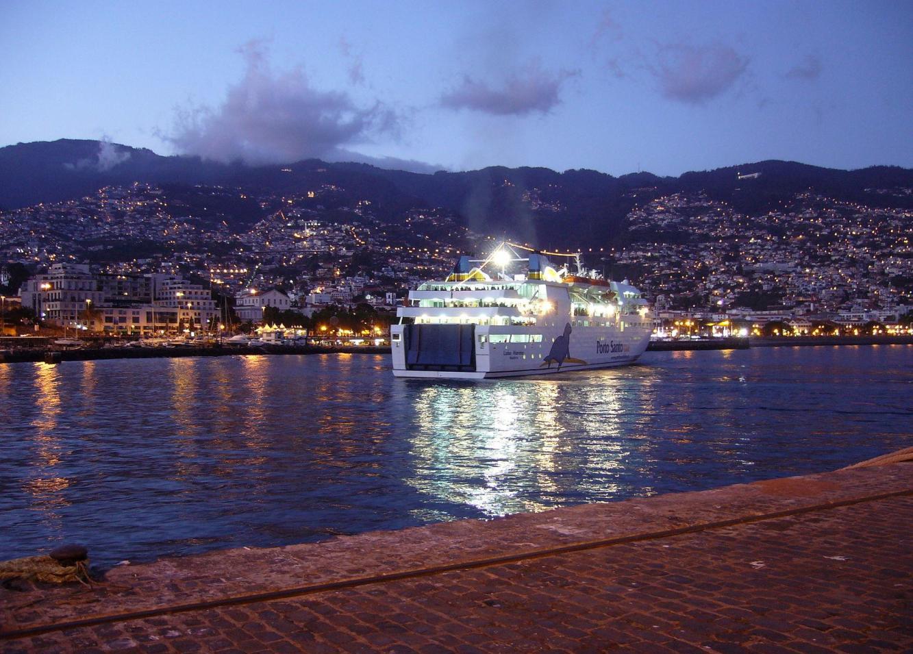 c罗或小小罗)的家乡,这里的机场以前曾被称为圣卡塔琳娜州机场(santa