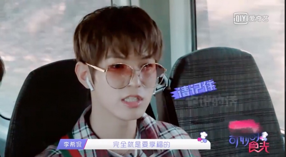 李希侃黄新淳惊喜探班奇妙的食光偶练男孩玩转美图秀秀
