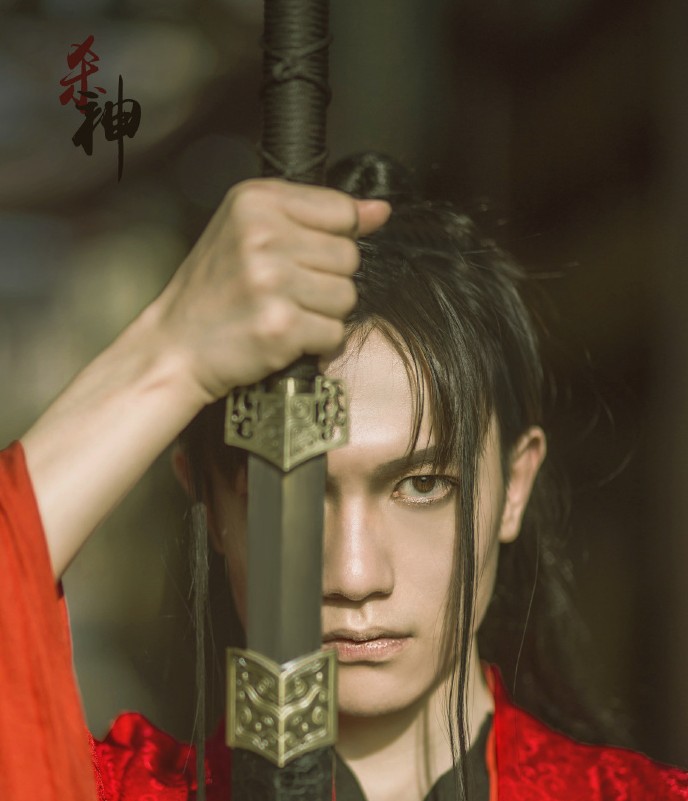 lol:诺夏微博再放cos照 光酱魔性笑容为你点赞