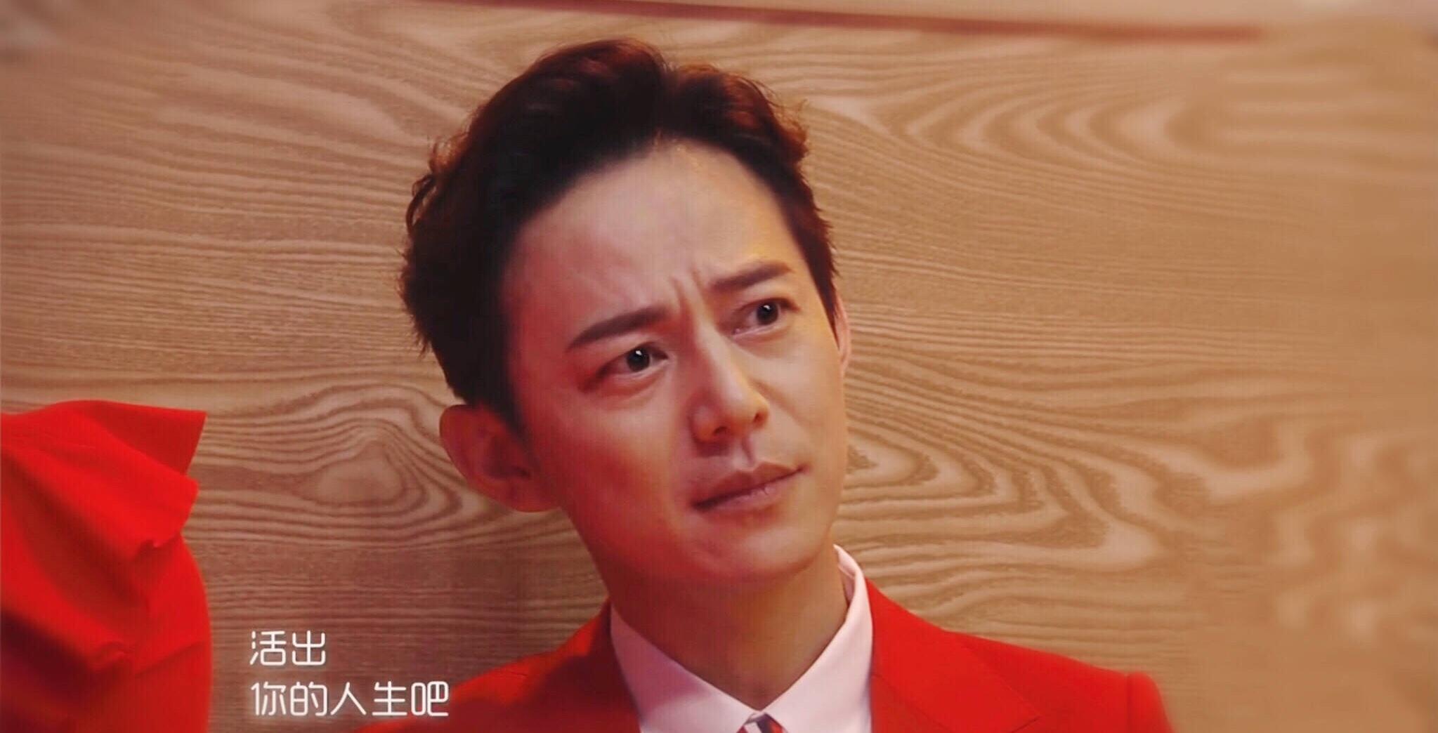 何炅的错位笑人生从前戴耳环穿裙子今天直接牵手孟美岐上热搜