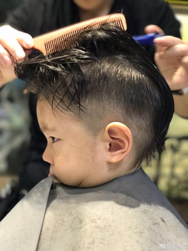 霍思燕儿子理发帅出新高度,这些女星的孩子再过十年能组合出道了