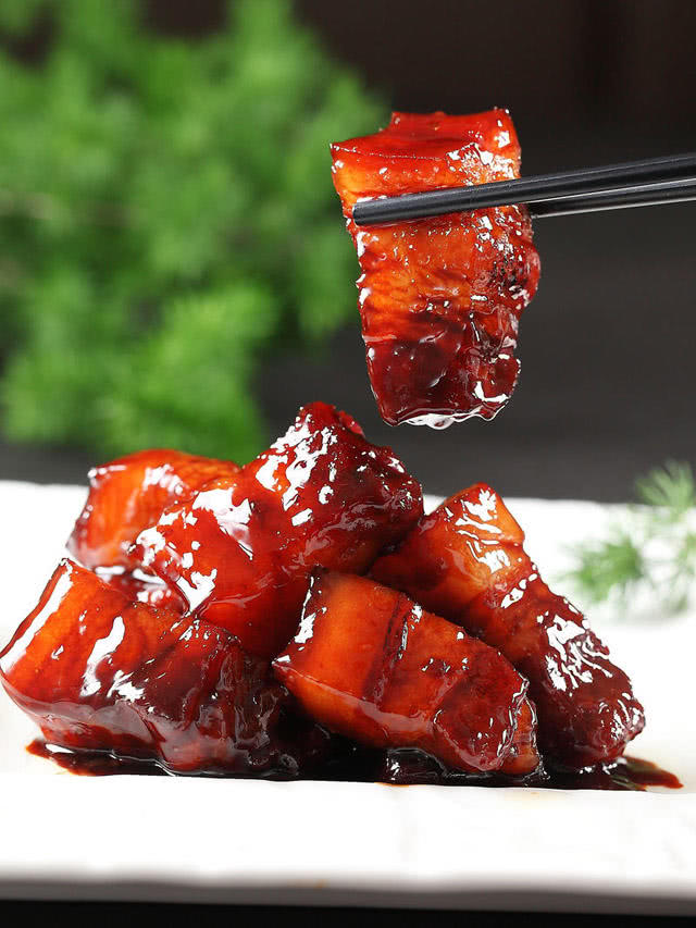 吃了这么多年的红烧肉,到底应该用"冰糖"还是"白糖"做?