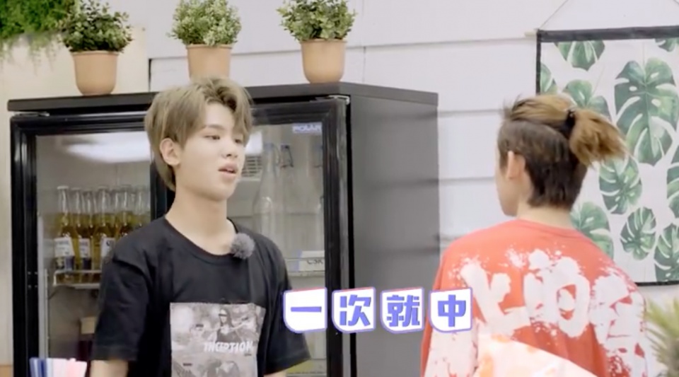 李希侃黄新淳惊喜探班奇妙的食光偶练男孩玩转美图秀秀