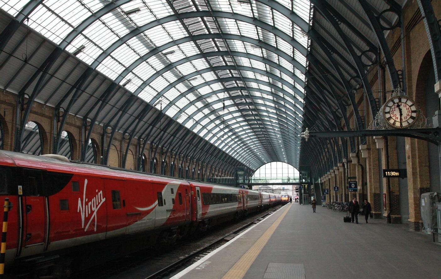 英国的这个火车站堪称全球最美, 但是我丝毫看不出来, 你能吗?