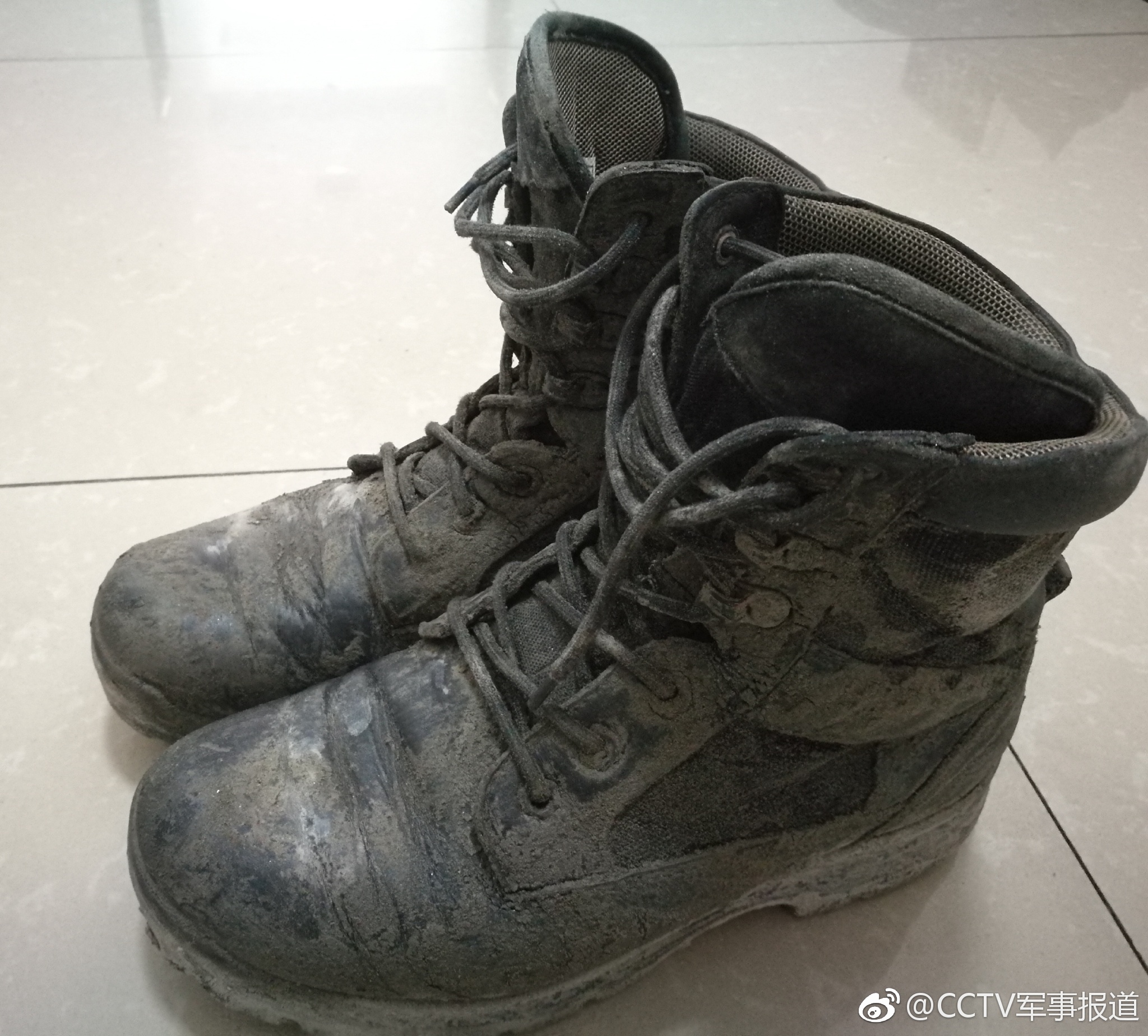 感动!武警某部交通三支队的兄弟,你这双鞋,可是为了谁