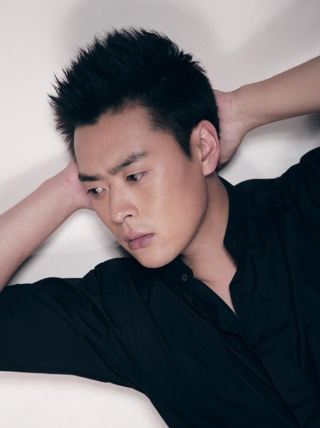 李幼斌版亮剑演员年轻时期的照片和尚长出头发的样子贼帅