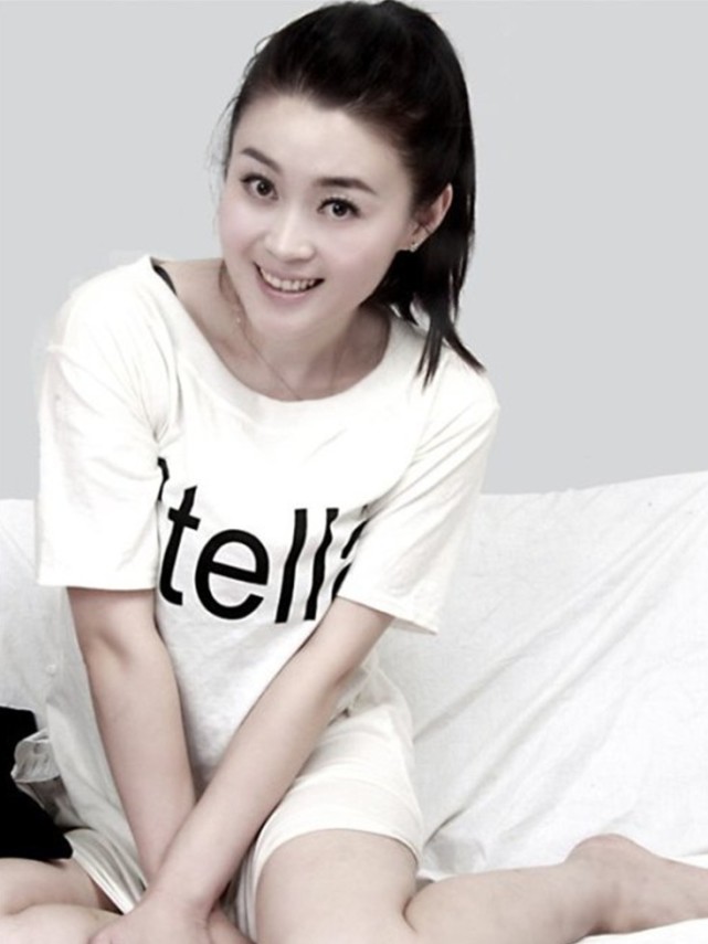 曾是赵本山最丑徒弟,演技不是关婷娜,今从丑女变成大美女认不出