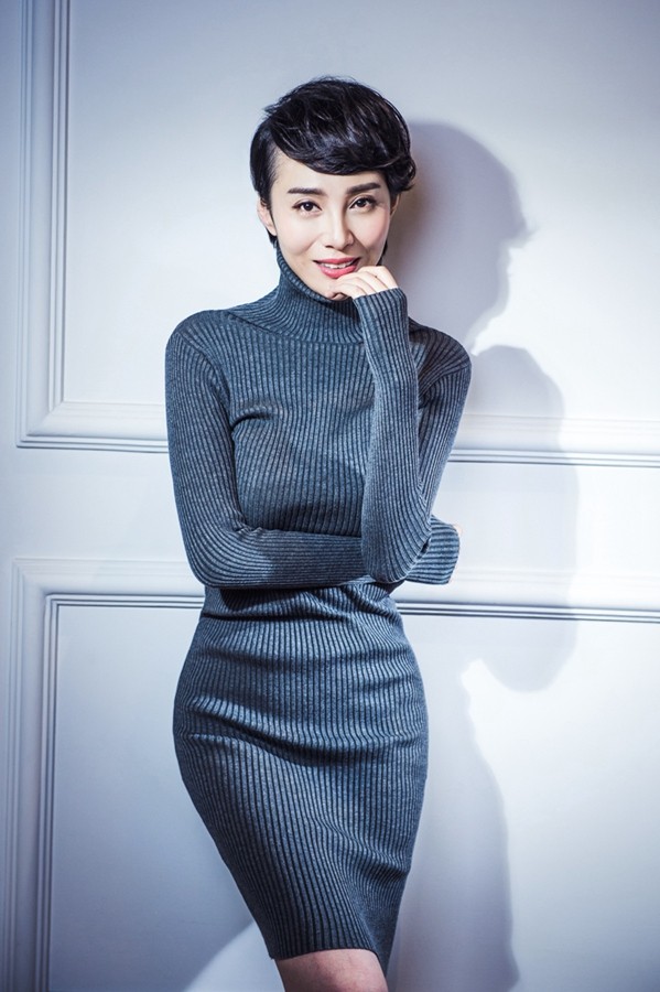 "话剧女王"李峥自谦"影视新人"《伙头军客栈》演绎精干老板娘